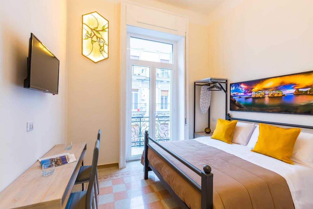 Central Station Apartments & Suites Napels Buitenkant foto