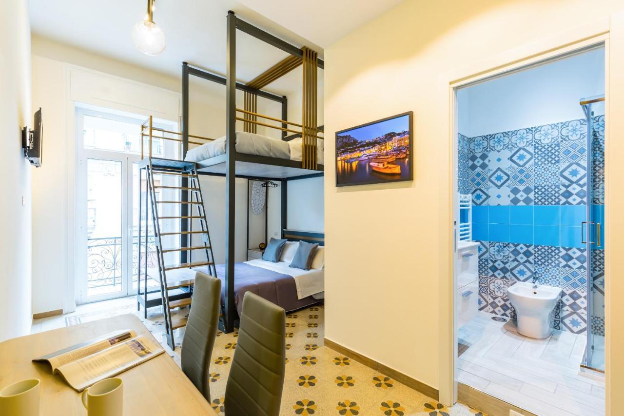 Central Station Apartments & Suites Napels Buitenkant foto