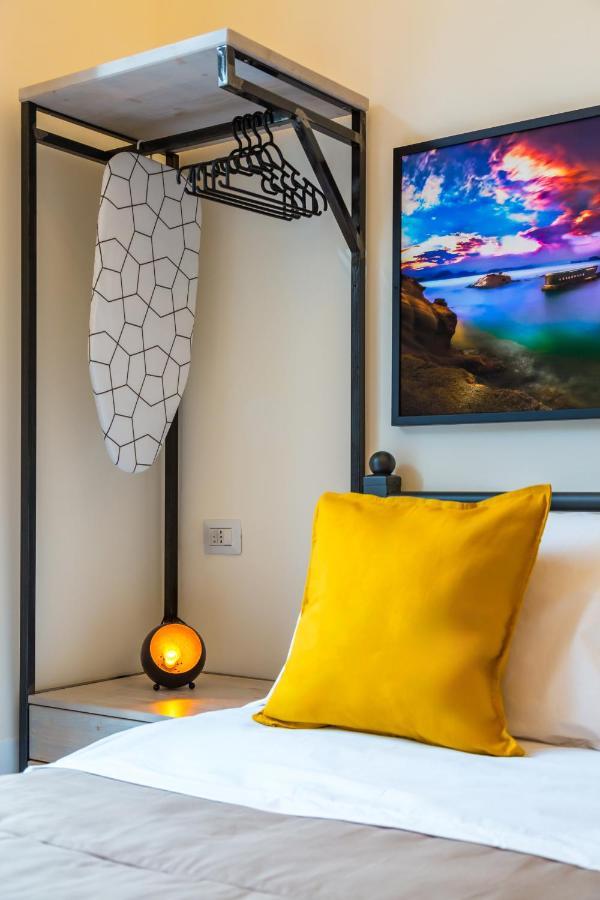 Central Station Apartments & Suites Napels Buitenkant foto