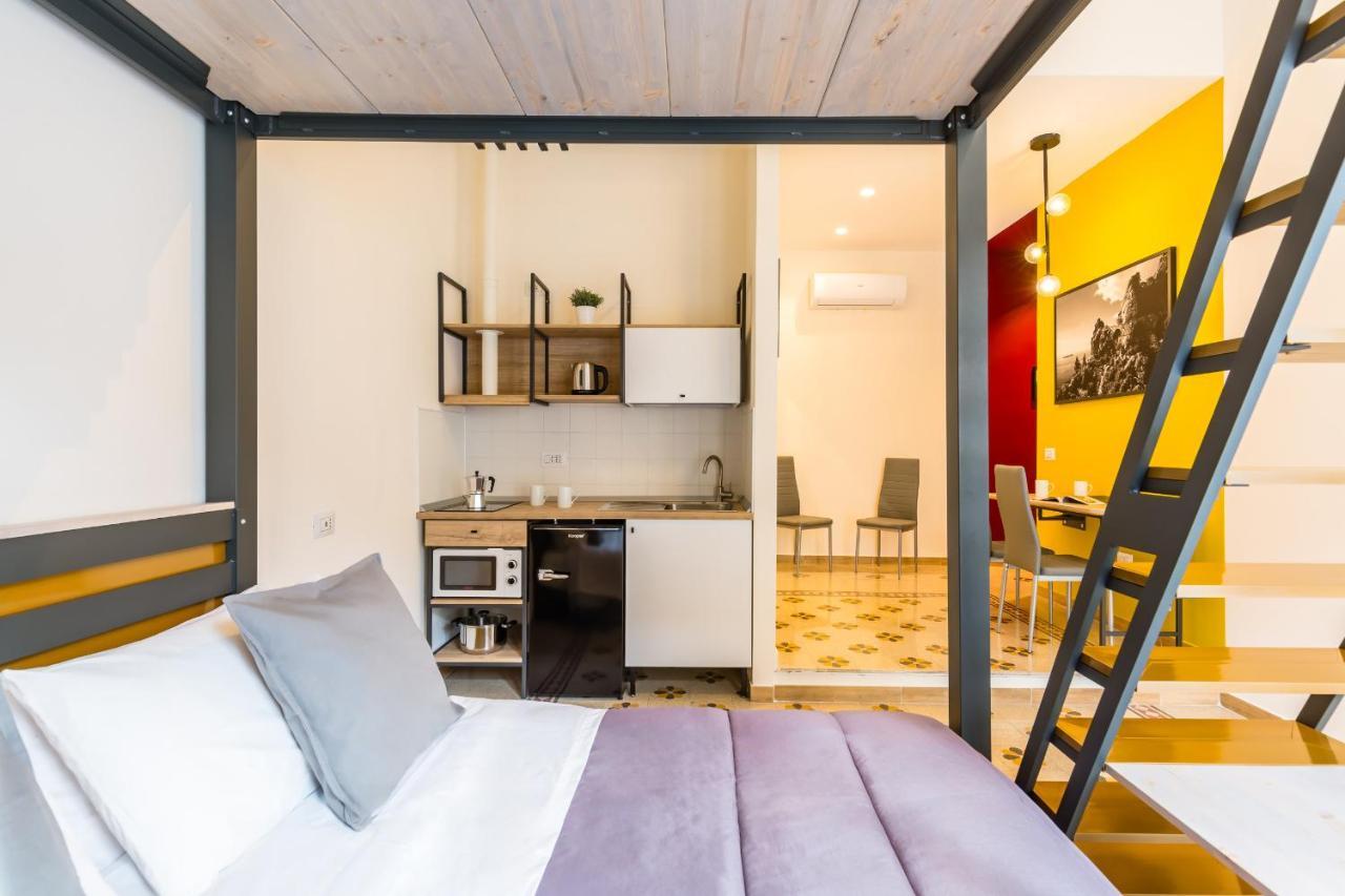 Central Station Apartments & Suites Napels Buitenkant foto