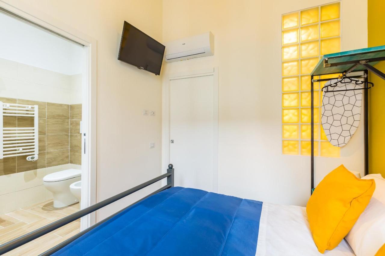 Central Station Apartments & Suites Napels Buitenkant foto