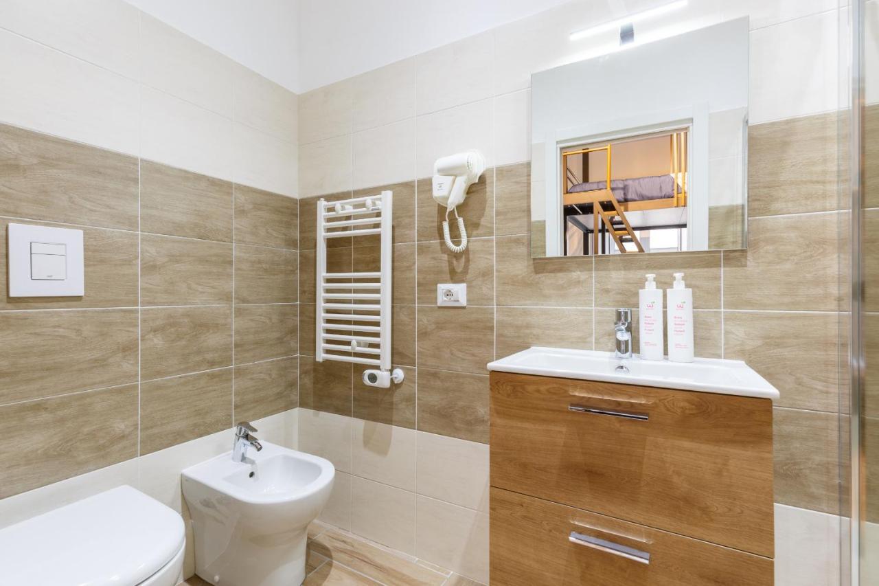 Central Station Apartments & Suites Napels Buitenkant foto