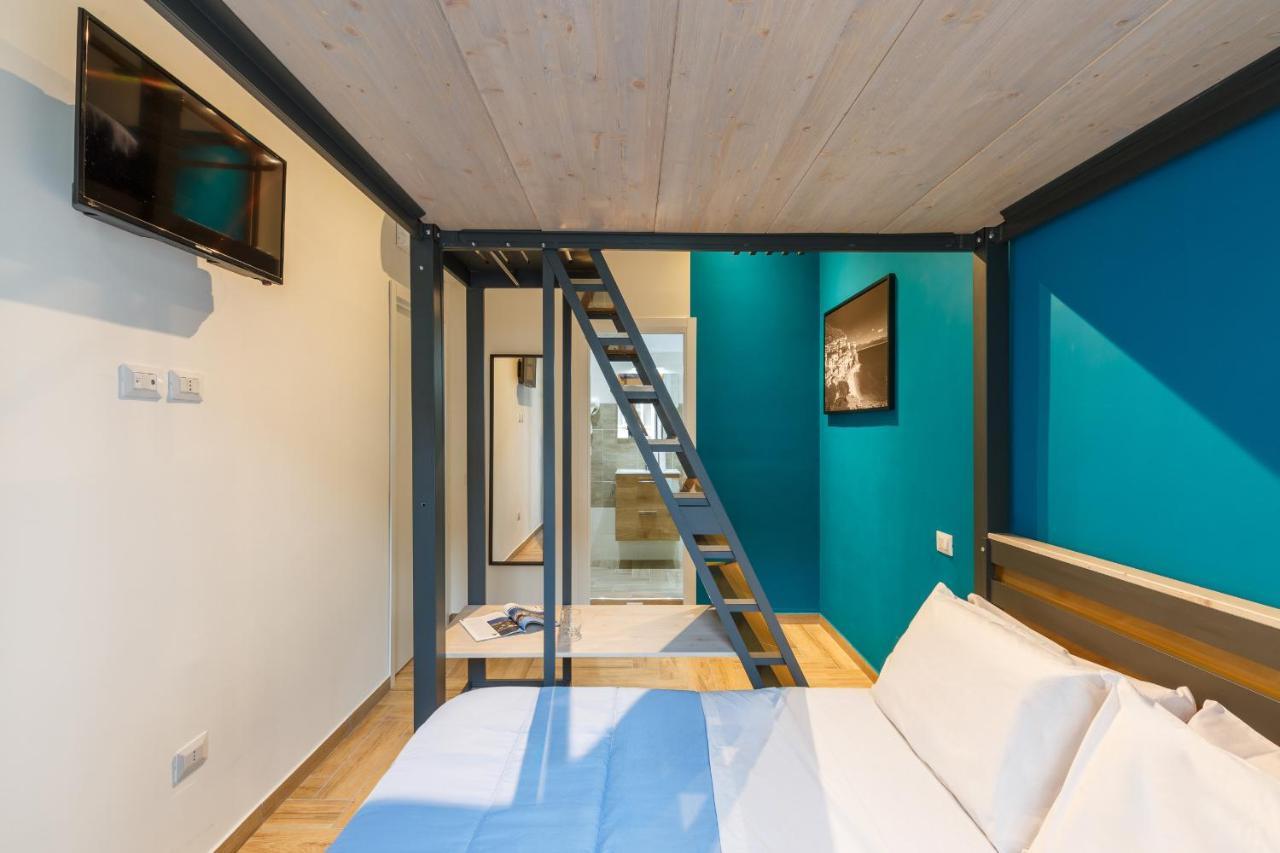 Central Station Apartments & Suites Napels Buitenkant foto
