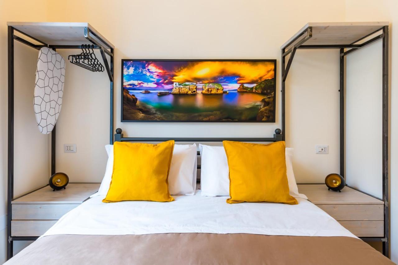 Central Station Apartments & Suites Napels Buitenkant foto