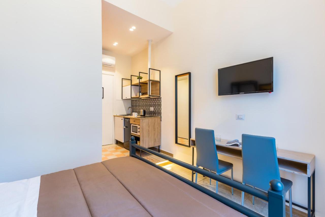 Central Station Apartments & Suites Napels Buitenkant foto
