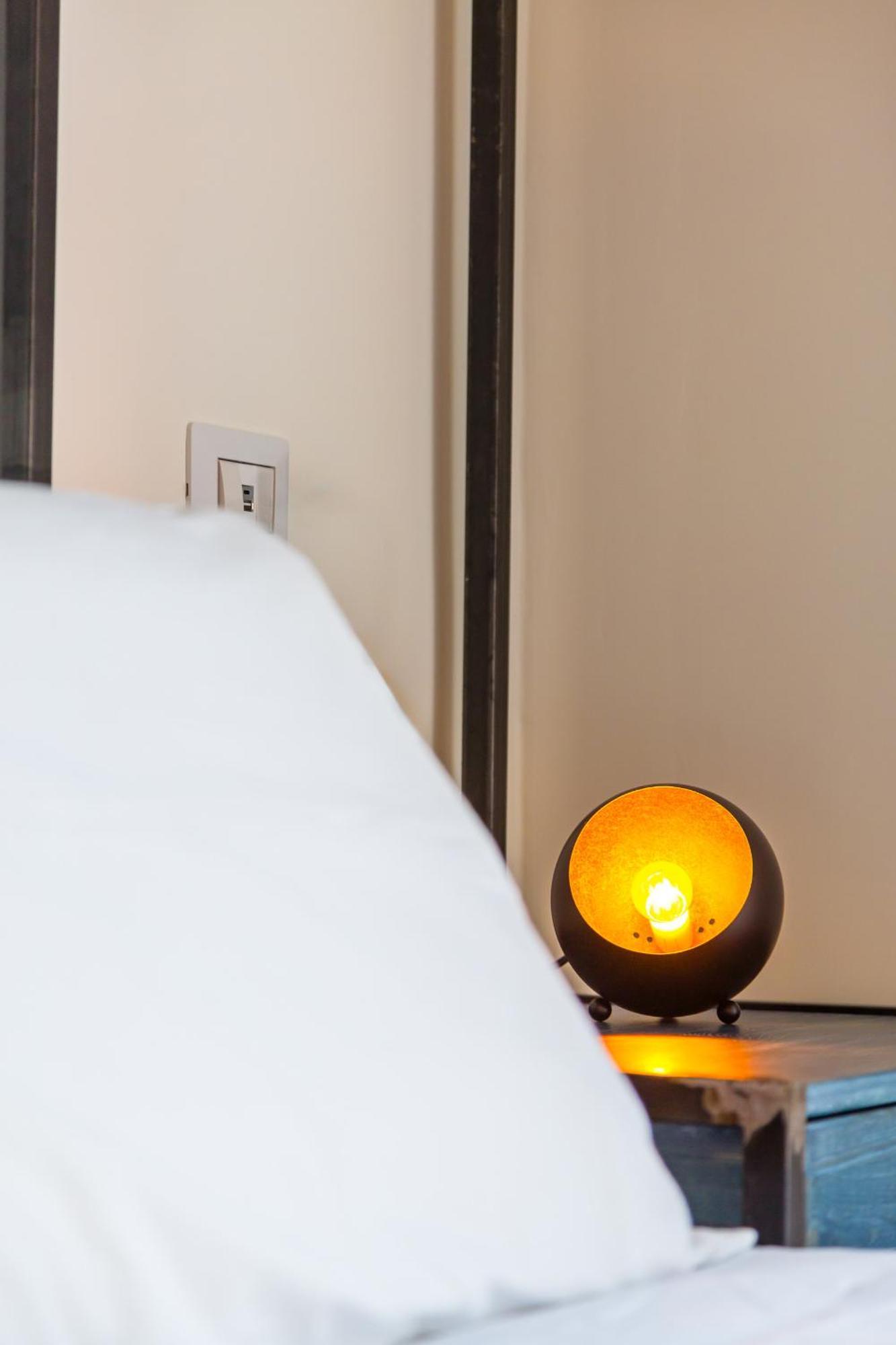 Central Station Apartments & Suites Napels Buitenkant foto