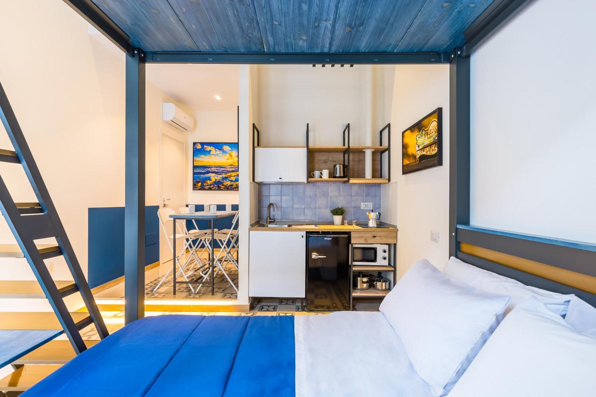 Central Station Apartments & Suites Napels Buitenkant foto