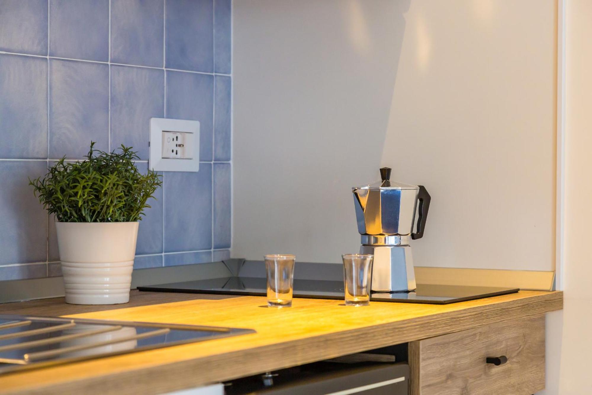 Central Station Apartments & Suites Napels Buitenkant foto
