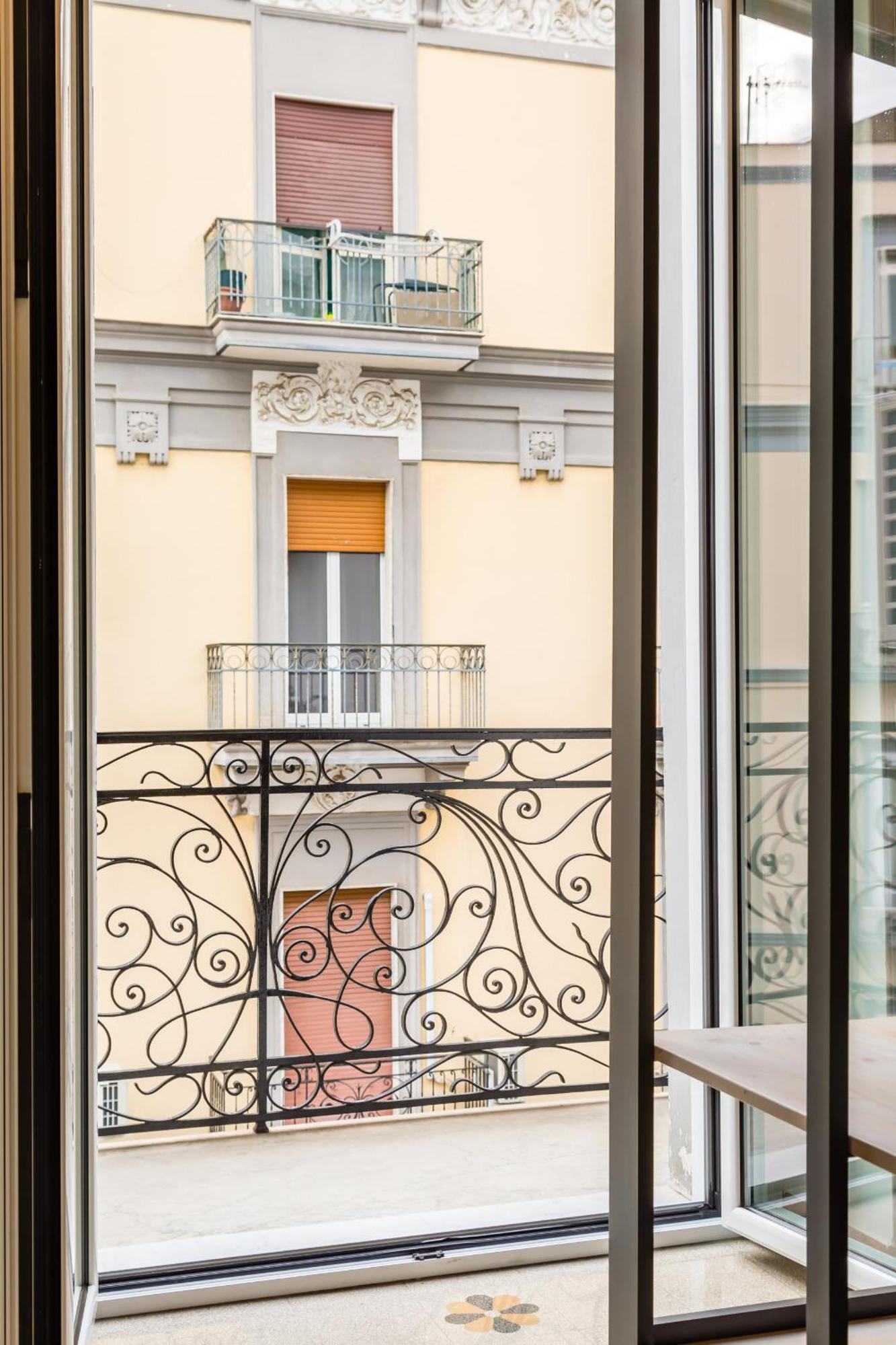 Central Station Apartments & Suites Napels Buitenkant foto